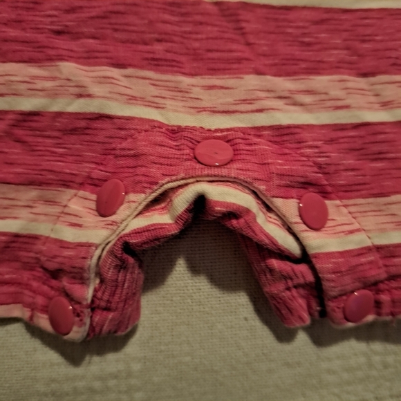 Under Armour girls 6-9 months pink romper, snaps on the shoulder and inseam - Picture 5 of 8